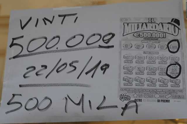 Bari, a Santo Spirito un operaio "gratta e vince" 500mila euro: �Non voleva crederci�